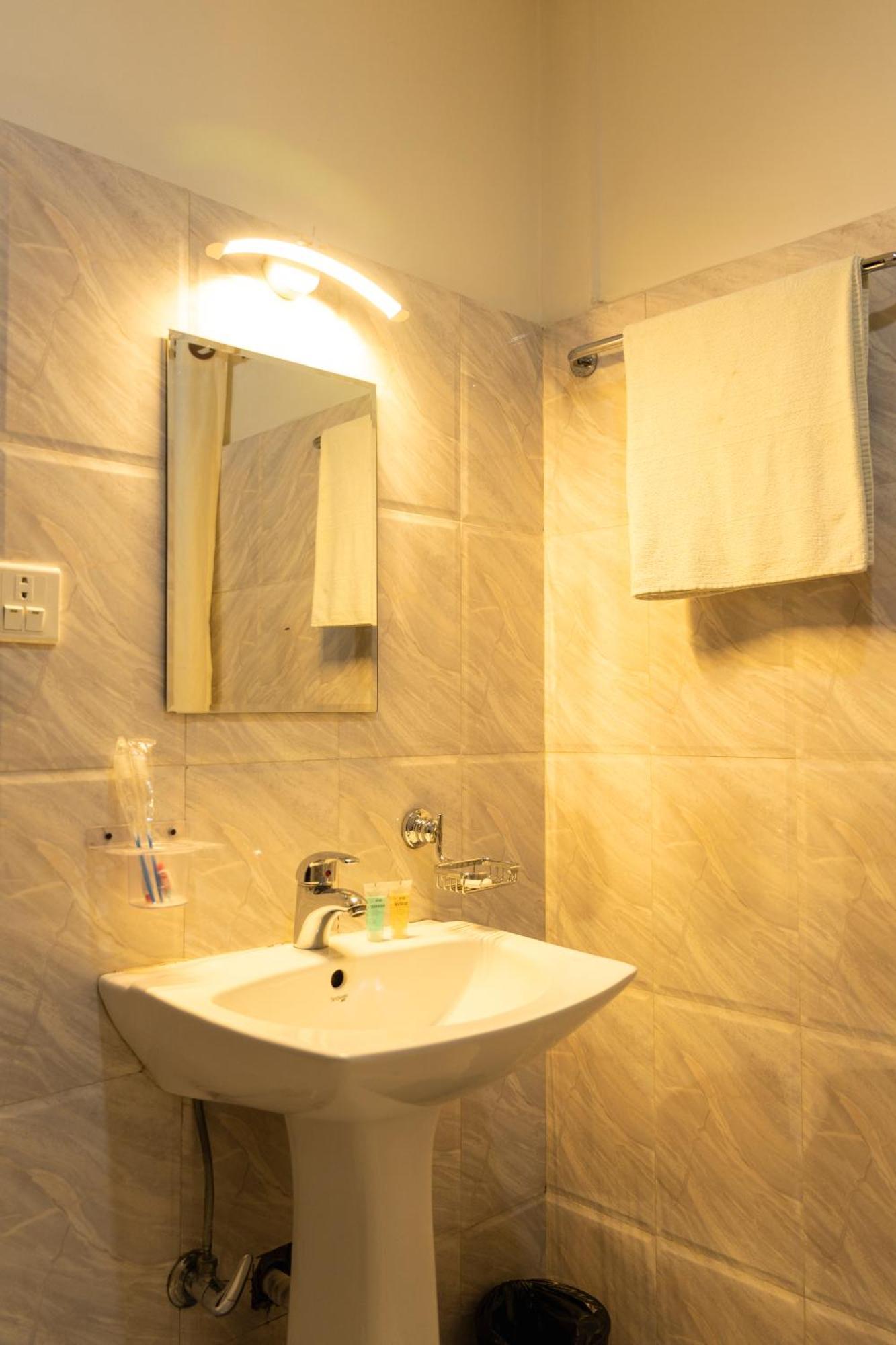 Hotel Maden Inn Itahari Экстерьер фото